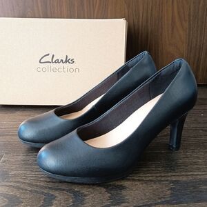🖤Clarks Genuine Leather Black Heels